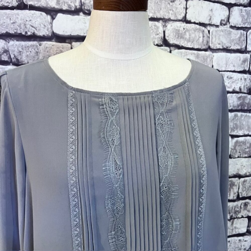 White House Black Market Split Back Gray Blouse Size 12 - Picture 2 of 8
